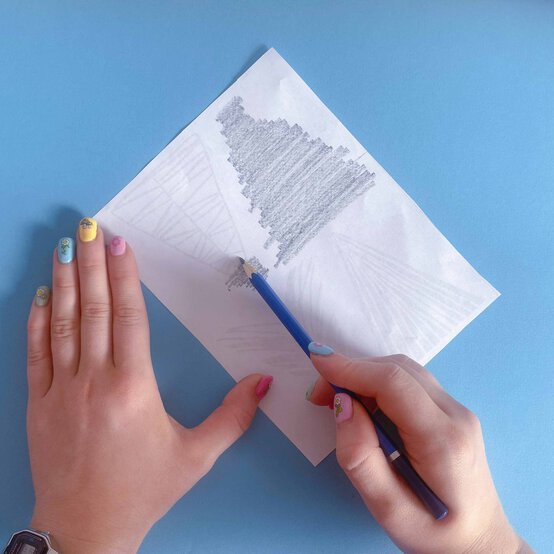 Idea_how-to-make-lino-print-gift-wrap_step2a.jpg?sw=554&q=85