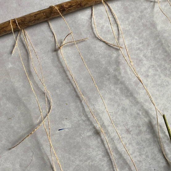 natural_wall_hanging_wood_step_3.jpg?sw=554&q=85