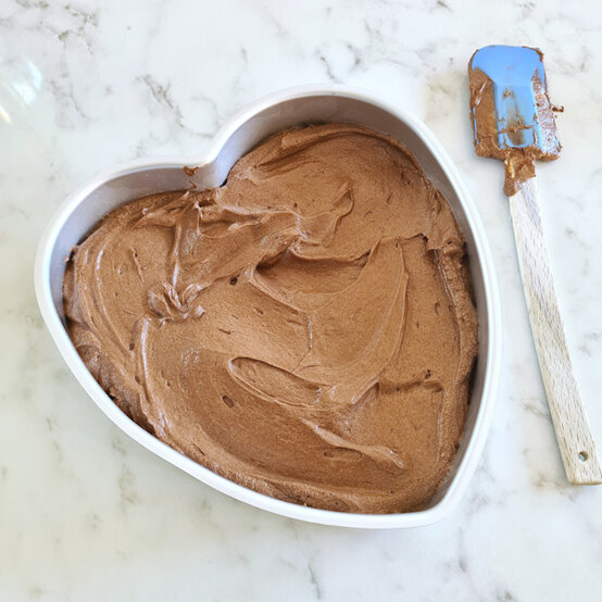 idea%5Fretro%2Dbuttercream%2Dcake%5Fstep%2D32.jpg?sw=554&q=85