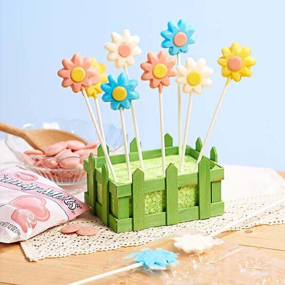 ideas%5Fmain%5Fhow%2Dto%2Dmake%2Dchocolate%2Dflower%2Dlollipops.jpg?sw=554&q=85