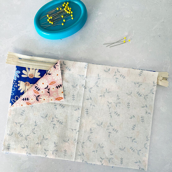 how-to-sew-a-quilted-makeup-bag_step7a.jpg?sw=554&q=85
