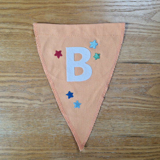 idea%5Fembroidered%2Dkids%2Dbunting%5Fstep%2D03.jpg?sw=554&q=85