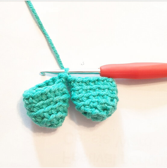 how_to_make_amigurumi_cactus_characters_4.jpg?sw=554&q=85