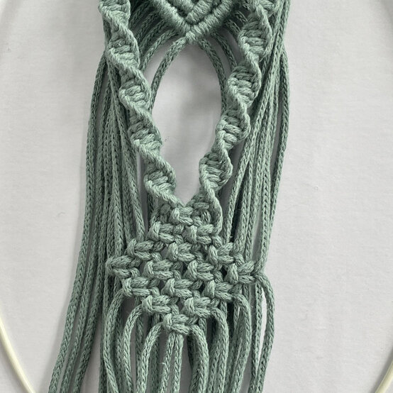 How%2Dto%2DMake%2Da%2DMacrame%2DFrame%5FOval%2Dstep11.jpg?sw=554&q=85