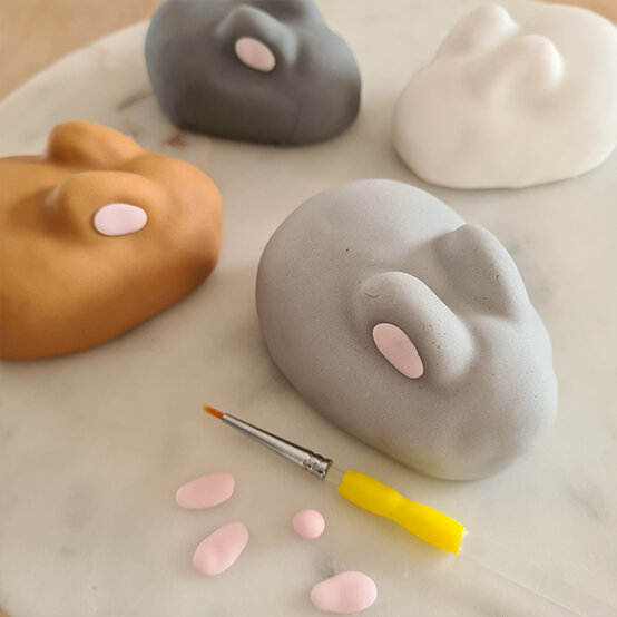 Idea_how-to-make-bunny-mini-cakes_step4a.jpg?sw=554&q=85
