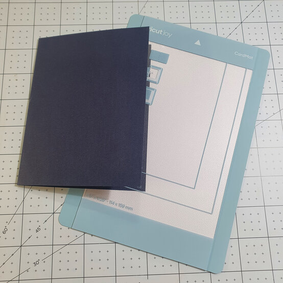 cricut_get_started_in_cricut_joy_valentines_card_for_him_22.jpg?sw=554&q=85