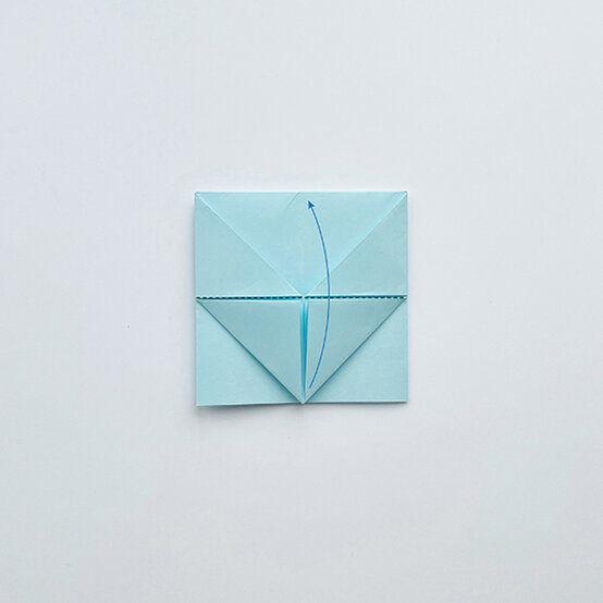 how-to-fold-an-origami-egg-cup-step-10.jpg?sw=554&q=85