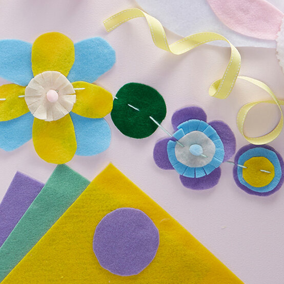 idea_sewing-projects-for-beginners_flower.jpg?sw=554&q=85