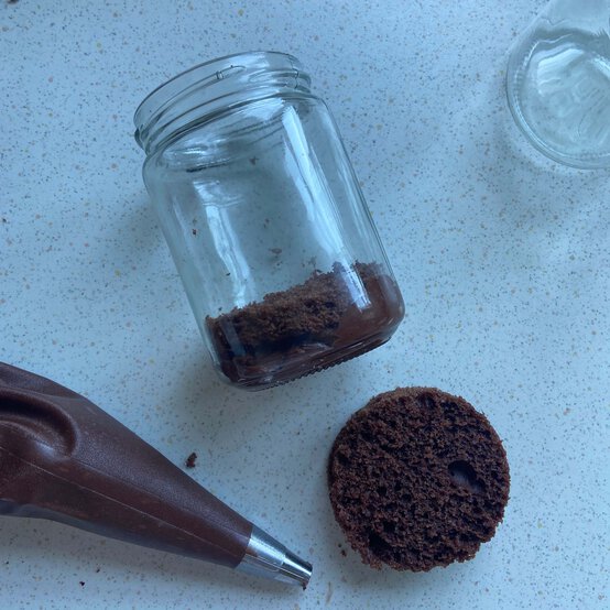 Idea_how-to-make-terrarium-cake-jars_step6b.jpg?sw=554&q=85