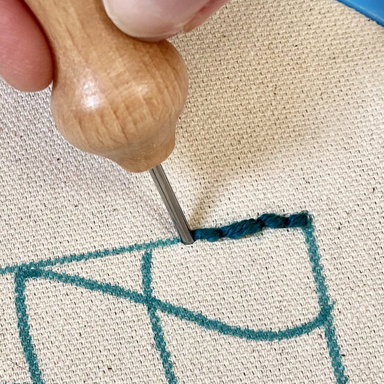 Idea_How-to-personalise-a-canvas-bag-with-punch-needle_Step_5_punching_stitches.jpg?sw=554&q=85
