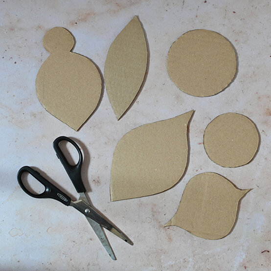 Idea_sustainable-tree-decorations-to-make_step1b.jpg?sw=554&q=85