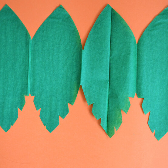 jungle-themed-party-leaf-garlands-step6.jpg?sw=554&q=85