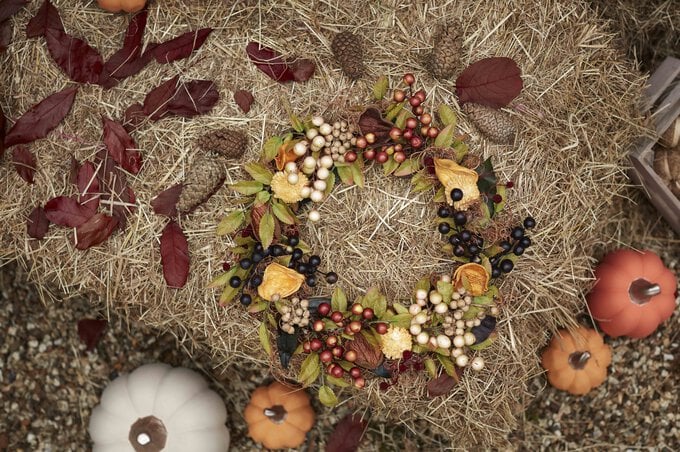 how-to-make-a-wreath-for-autumn_hero.jpg?sw=680&q=85