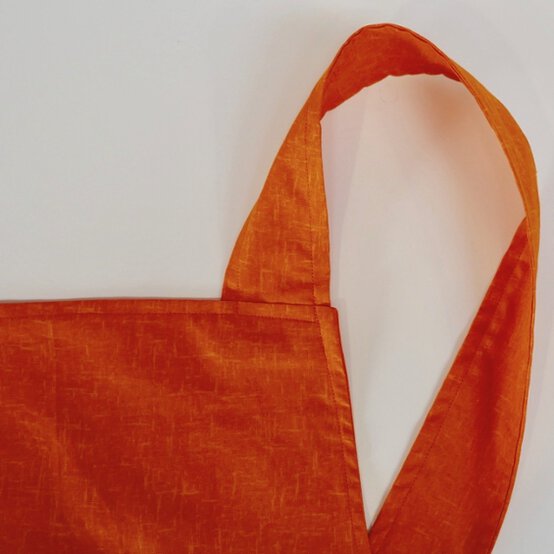 cross-back-apron-step67.jpeg?sw=554&q=85