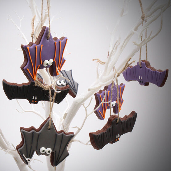 idea_halloween-party-ideas_bats.jpg?sw=554&q=85