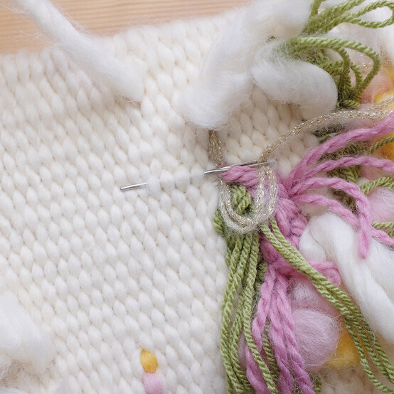 how_to_make_-a_floral_weave_45.jpg?sw=554&q=85