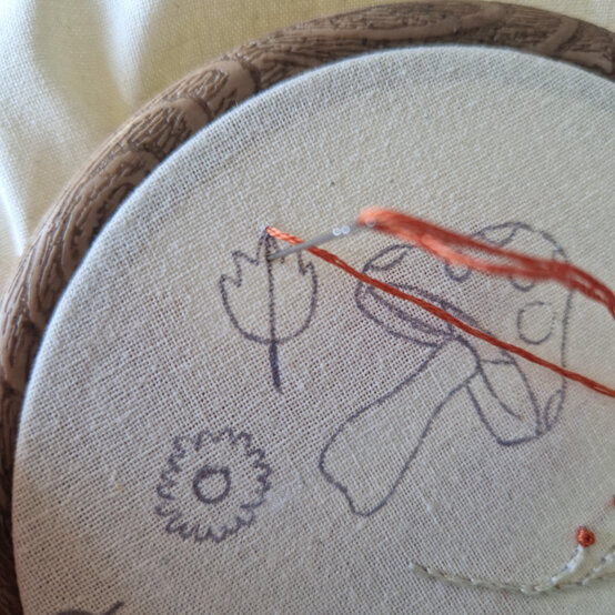 idea%5Fautumn%2Dembroidery%2Dprojects%2Dto%2Dtry%2Dnapkin%5Fstep%2D30.jpg?sw=554&q=85