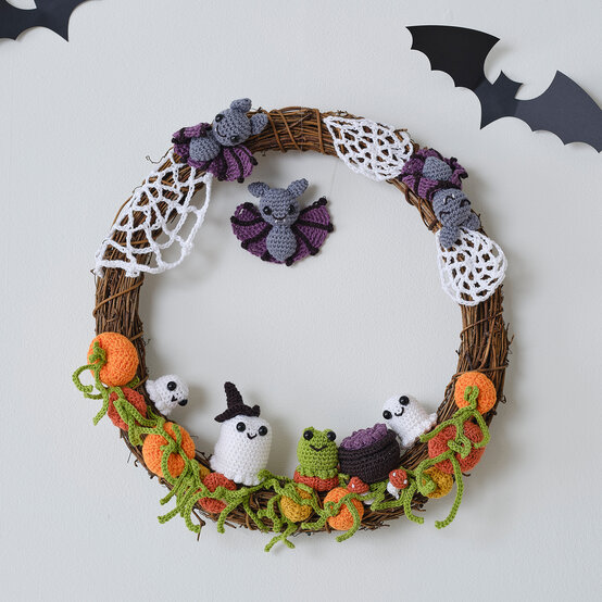 Idea%5Fmain%5Fhow%2Dto%2Dcrochet%2Da%2Dhalloween%2Dwreath.jpg?sw=554&q=85