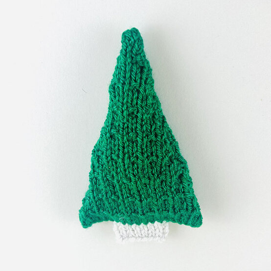 How-to-Knit-a-Christmas-Tree-Garland_design5.jpg?sw=554&q=85