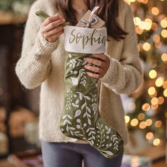 Cricut: How to Make a Personalised Iron-On Stocking
