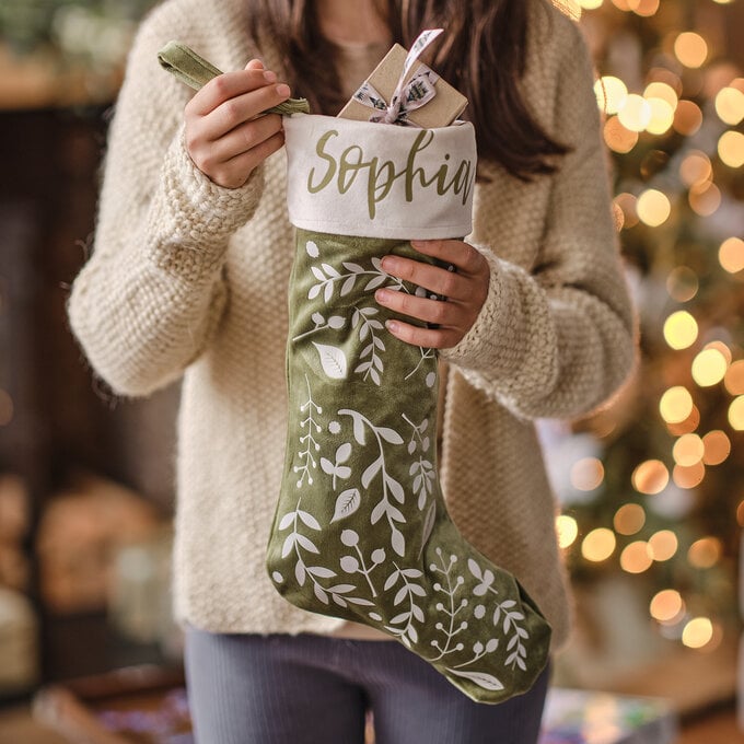 Cricut: How to Make a Personalised Iron-On Stocking image number 1
