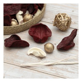 Red and Cream Christmas Potpourri 350g 