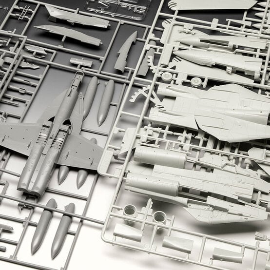 Revell Top Gun Maverick Movie Model Set 1:72 image number 6