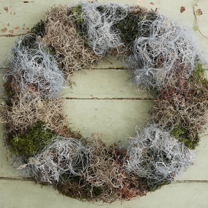 How to Make an Artificial Moss Wreath image number 1