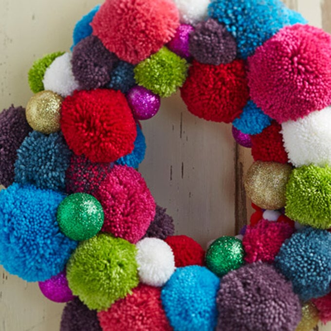 How to Make a Pom Pom Wreath image number 1