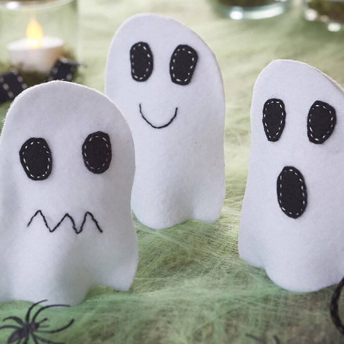 How to Make Ghost Finger Puppets image number 1