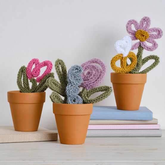 How to Make French Dolly Knitted Flowers image number 1