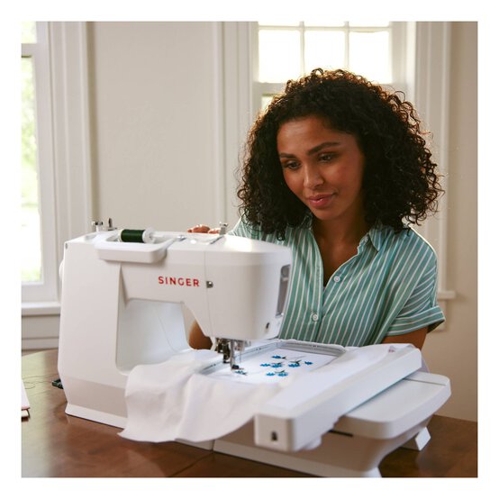 Singer SE9185 Sewing and Embroidery Machine image number 2
