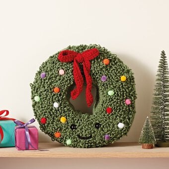 How to Crochet a Christmas Wreath Cushion