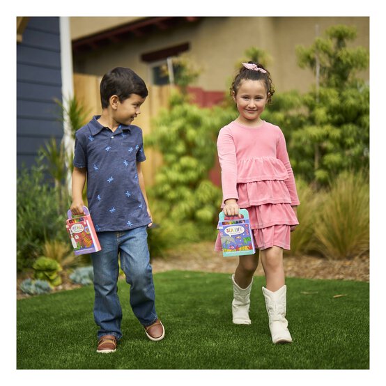 On Safari Colouring Book Kit image number 4