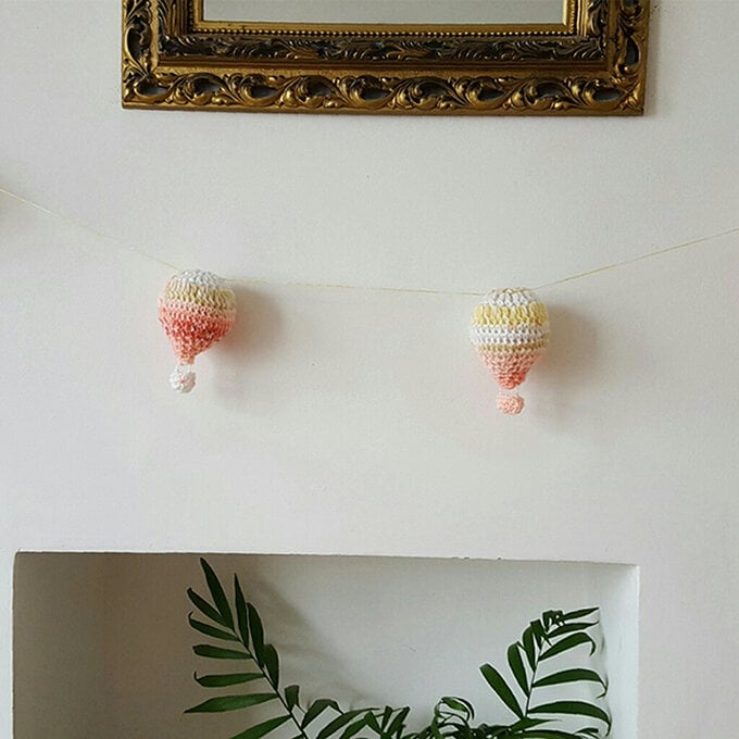 How to Crochet a Hot Air Balloon Garland image number 1