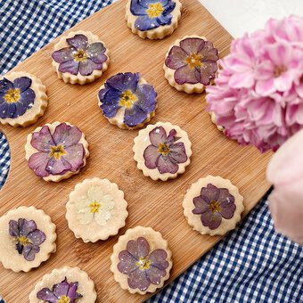 How to Make Flower Biscuits
