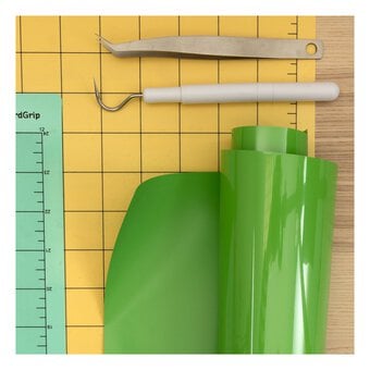 Siser Apple Green Easyweed Heat Transfer Vinyl 30cm x 50cm image number 4