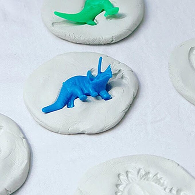 How to Make Air Dry Clay Dinosaur Fossils image number 1