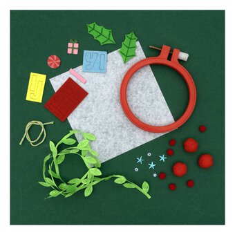 Make Your Own Felt Wreath Decoration Kit