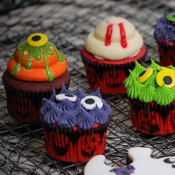 How to Make Spooky Cupcakes