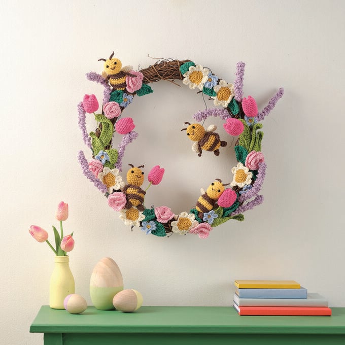 How to Crochet a Floral Spring Wreath image number 1