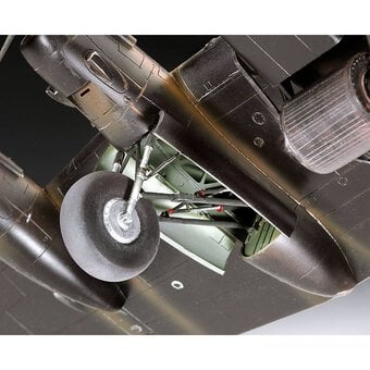 Revell Avro Lancaster DAMBUSTERS Model Kit 1:72 image number 5