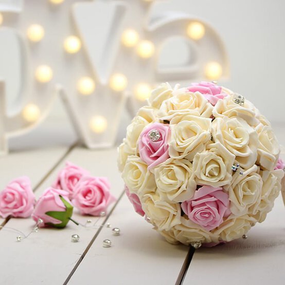 How to Make a Kissing Ball image number 1