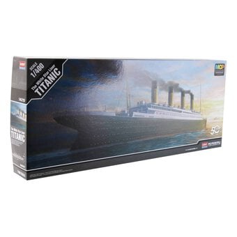 The White Star Liner Titanic Model Kit 1:400