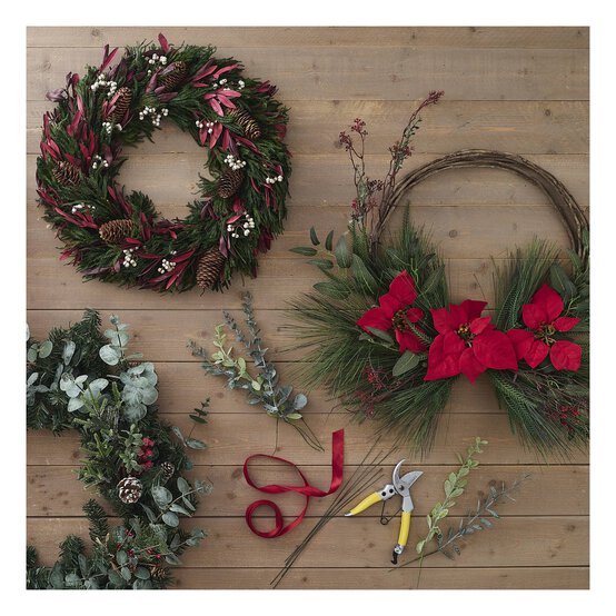 Red Poinsettia Wreath 61cm image number 2
