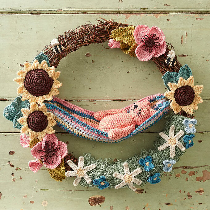 How to Crochet a Summer Garden Wreath image number 1