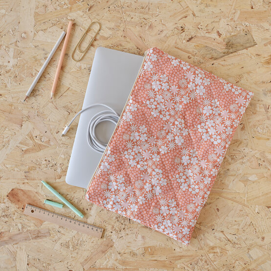 How to Sew a Quilted Laptop Case image number 1