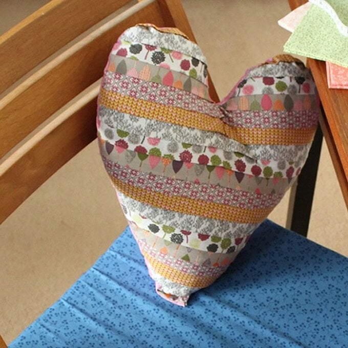 How to Make a Heart Cushion Cover image number 1