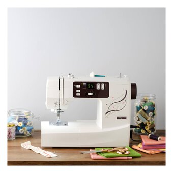 Hobbycraft 100S Computerised Sewing Machine image number 2