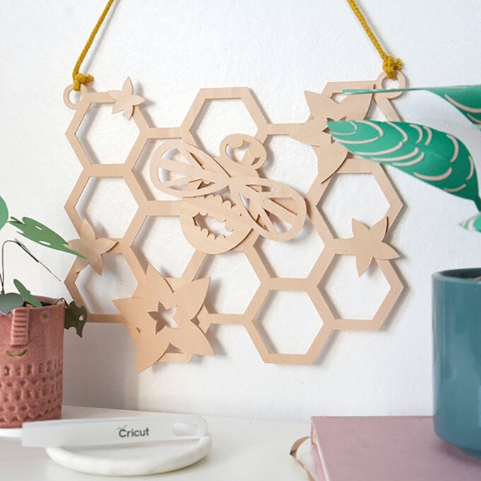 Cricut: How to Make a Bee Wall Hanging image number 1